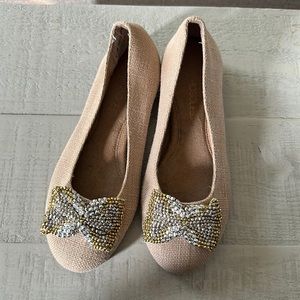 Aerosoles 5 1/2 tan flats with silver and gold front